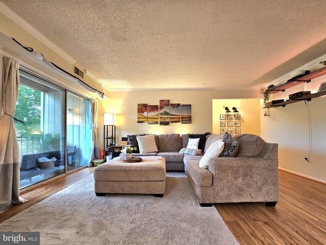 Building Photo - 7758 New Providence Dr Unit 9
