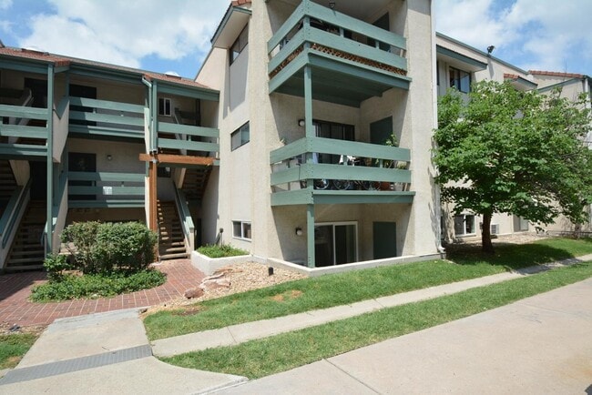 Building Photo - 7740 W 35th Ave Unit Apt #106