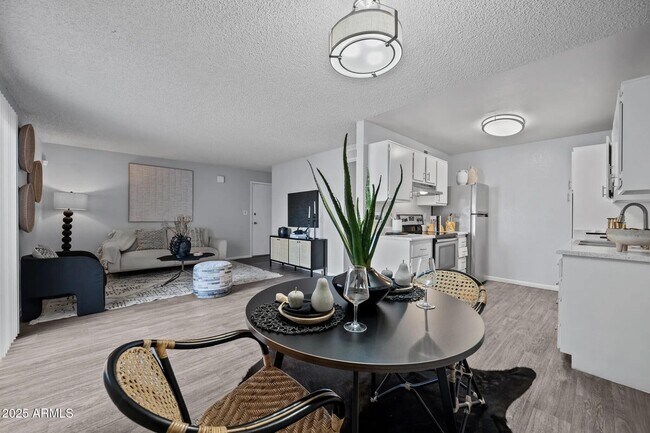 Photo - 4337 N 53rd Ln Unidad B1