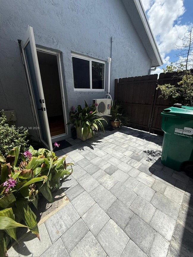 Photo - 531 SW 89th Ct Unit Side