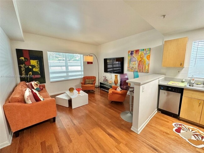 Photo - 1542 Drexel Ave Unidad 108 Rental