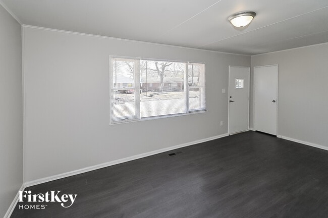 Photo - 415 McDermitt Rd