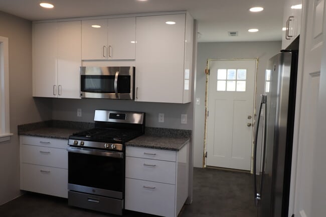 Photo - 2022 E Saratoga St