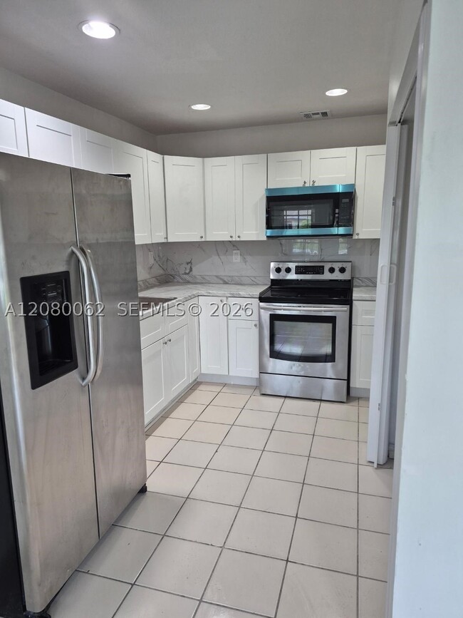 Photo - 874 SW 9th St