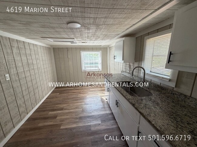 Photo - 4619 Marion St