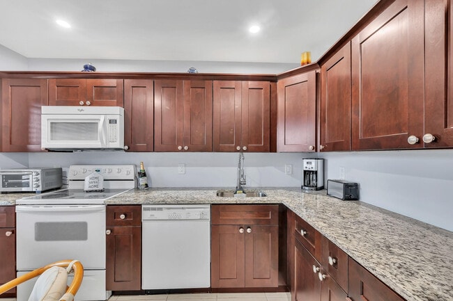 Building Photo - 9278 Vista Del Lago Unit F