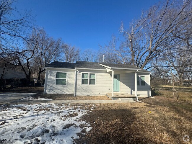 Building Photo - Gorgeous 4 bedroom 2 bathroom Tulsa home