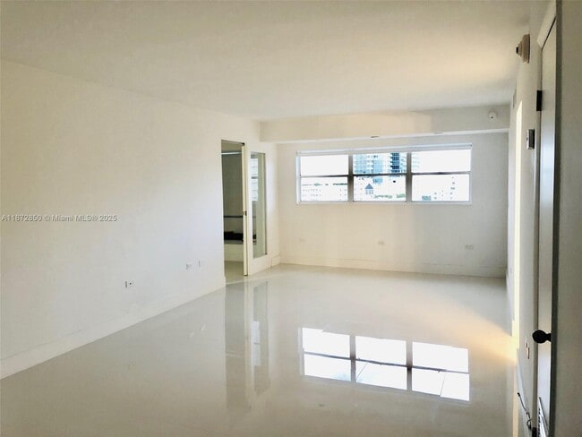 Building Photo - 1881 Washington Ave Unit 11D Rental