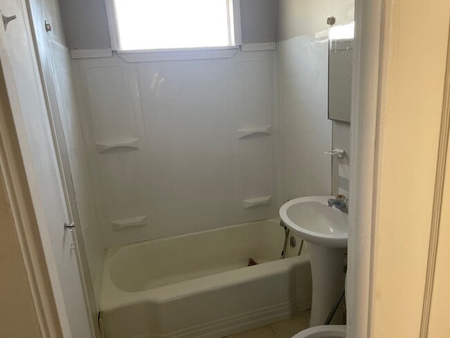 Photo - 264 Wyandotte St