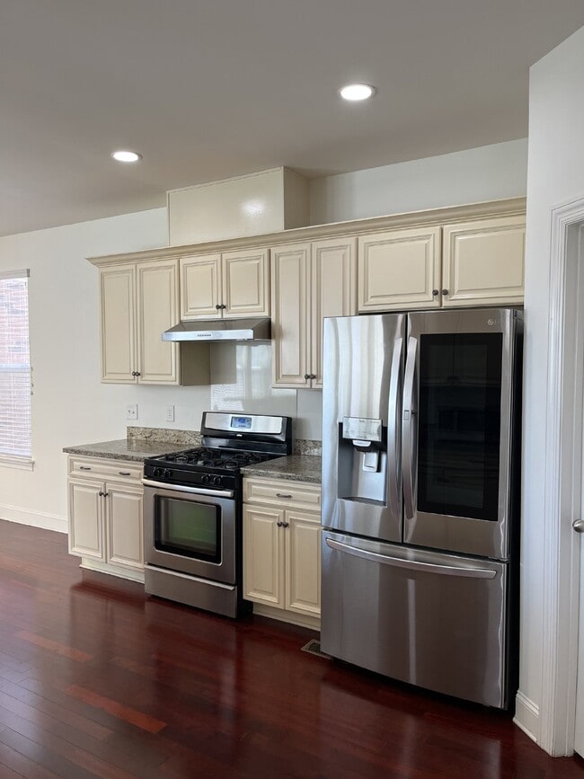 Photo - "Charming 4-Bed Home with Guest Suite & Gr...