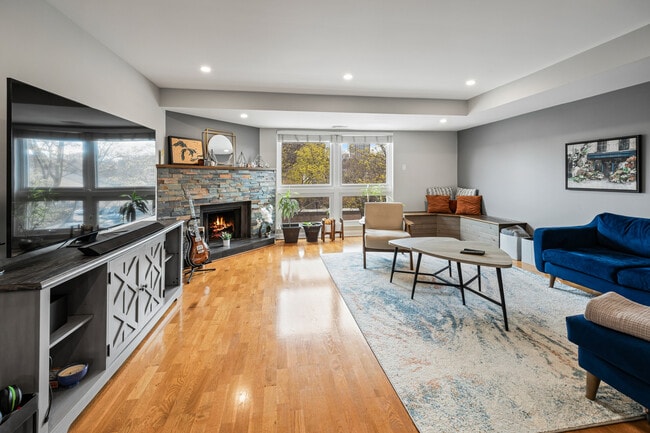 Photo - 1644 N Mohawk St