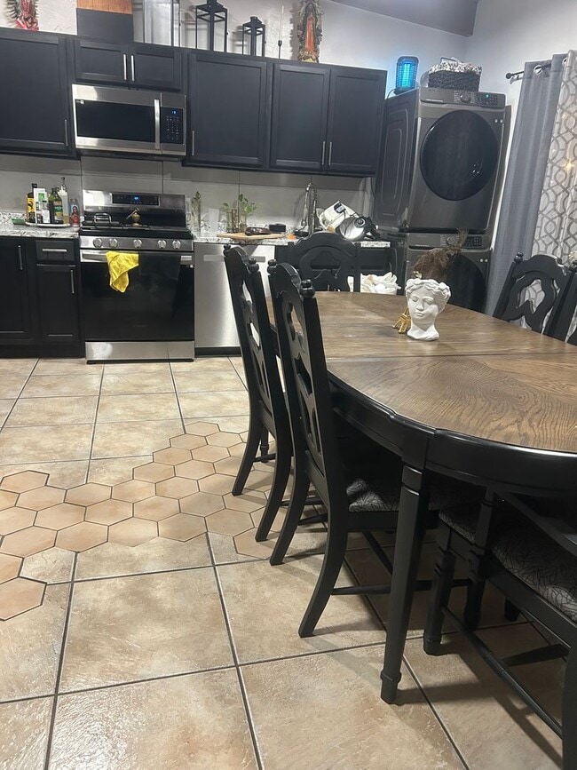 Photo - 2 Bed / 2 Bath Unit with Yard & Parking – El Cajon