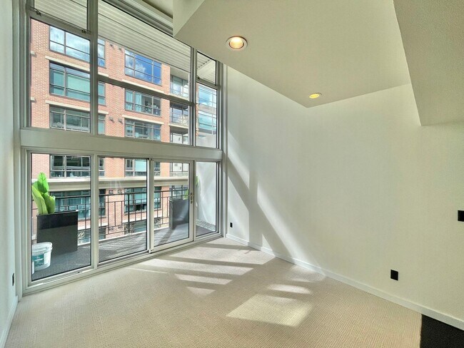 Photo - Beautiful Mid Century Modern Condo in Tali...