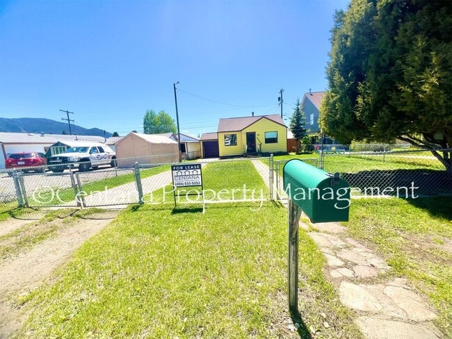 Building Photo - Remodeled 2 bedroom house on the flats with a garage, fenced yard, storage, and so much more!