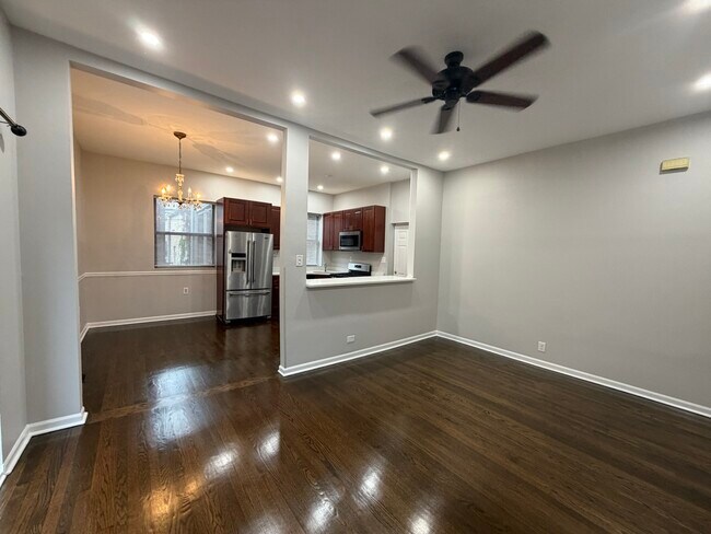 Photo - 1555 W Rosemont Ave Unit 1