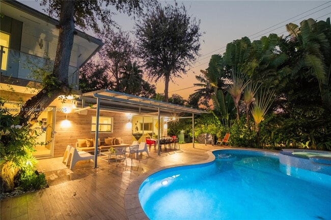 Building Photo - 79 Shore Dr W