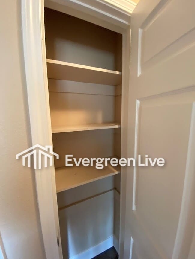 Photo - 558 Carrier Dr