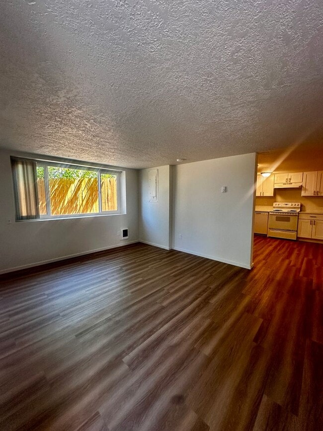 !*! MOVE IN SPECIAL: $300 OFF - Remodeled ... - !*! MOVE IN SPECIAL: $300 OFF - Remodeled ... Unidad 4523C