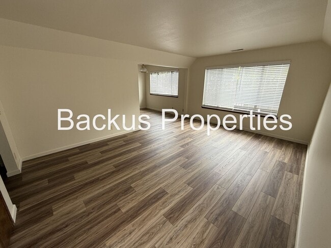 Photo - 529 Laine St Unit B