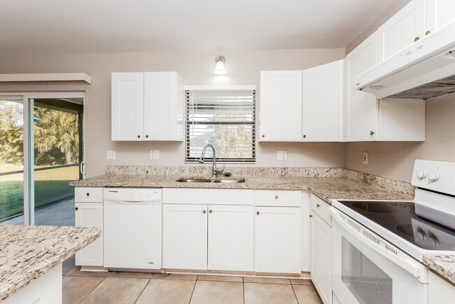 Photo - 139 SE 19th Ln