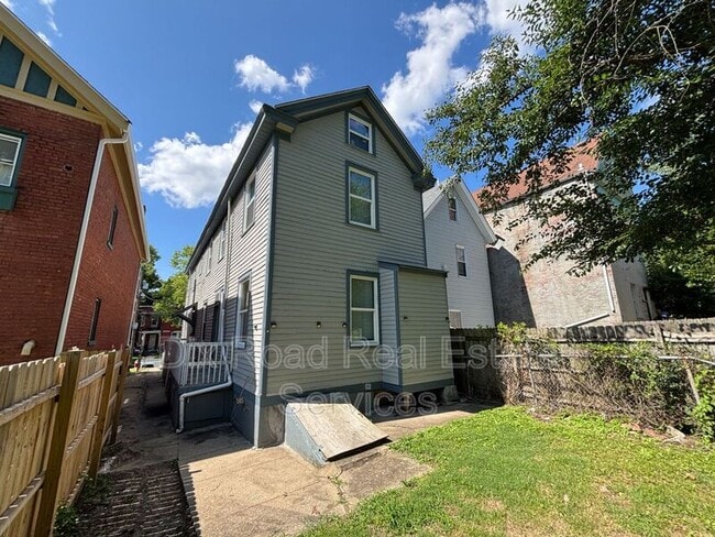 Photo - 1852 Hewitt Ave