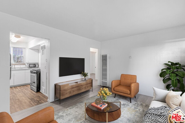 Building Photo - 717 Ocean Front Walk Unit C