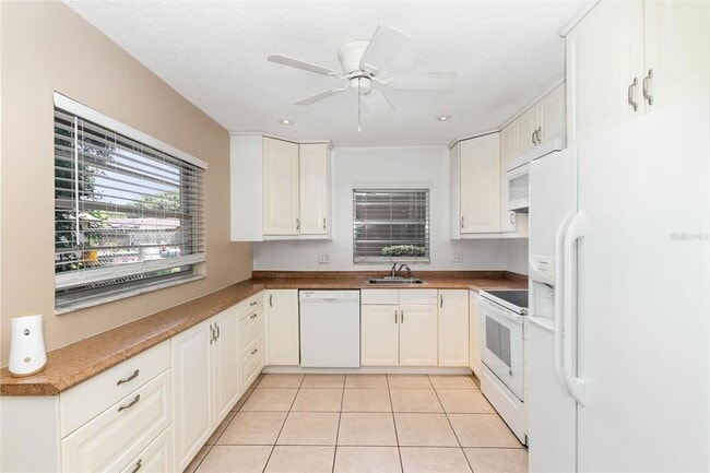 Photo - 823 Field St