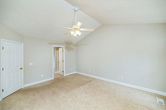 Photo - 10 Hampshire Ln