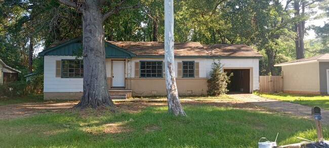 Building Photo - 1048 Winn St Rental