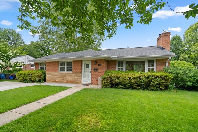Photo - 4907 Elsmere Ave