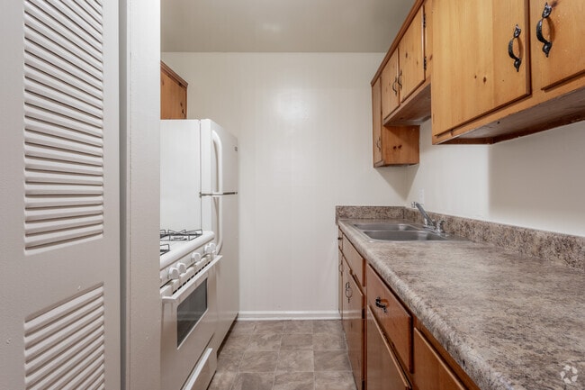 Photo - Landmark at Tuckahoe