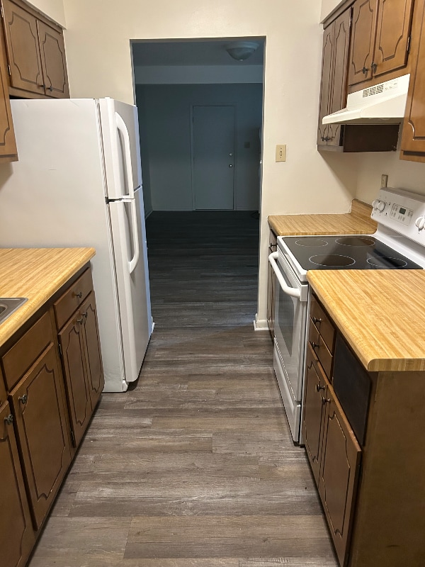 Photo - 5644 Darby Close