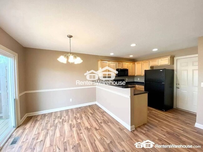 Photo - 2004 63rd St