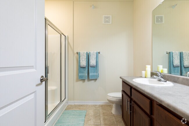 2BR, 2BA - 1,017SF