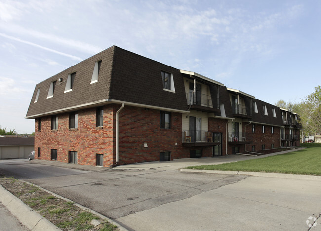 Building Photo - Blondo Plaza 27 Apartments