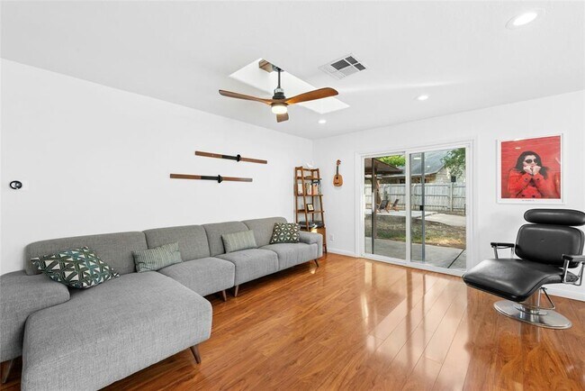 Photo - 505 Mairo St