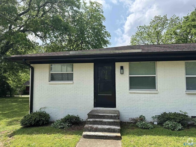 Building Photo - 1114 NW Oakwood Ave Rental