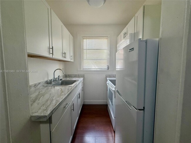 Building Photo - 114 Antilla Ave Unit 2