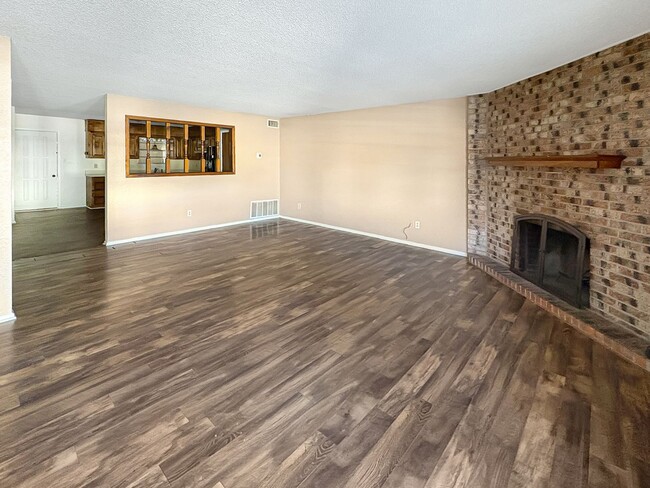 Photo - 413 W Kiowa Ave