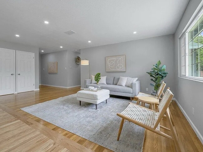 Photo - 2448 Mahan Way