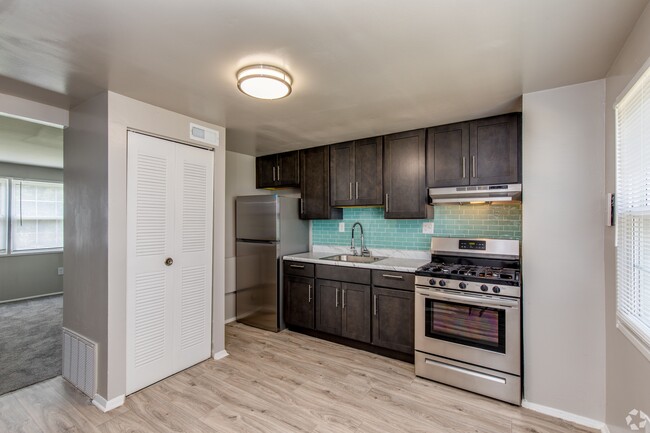 Kitchen - Waters Edge Townhomes