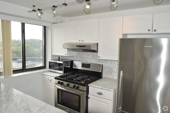 Building Photo - 15 North Beacon St Rental