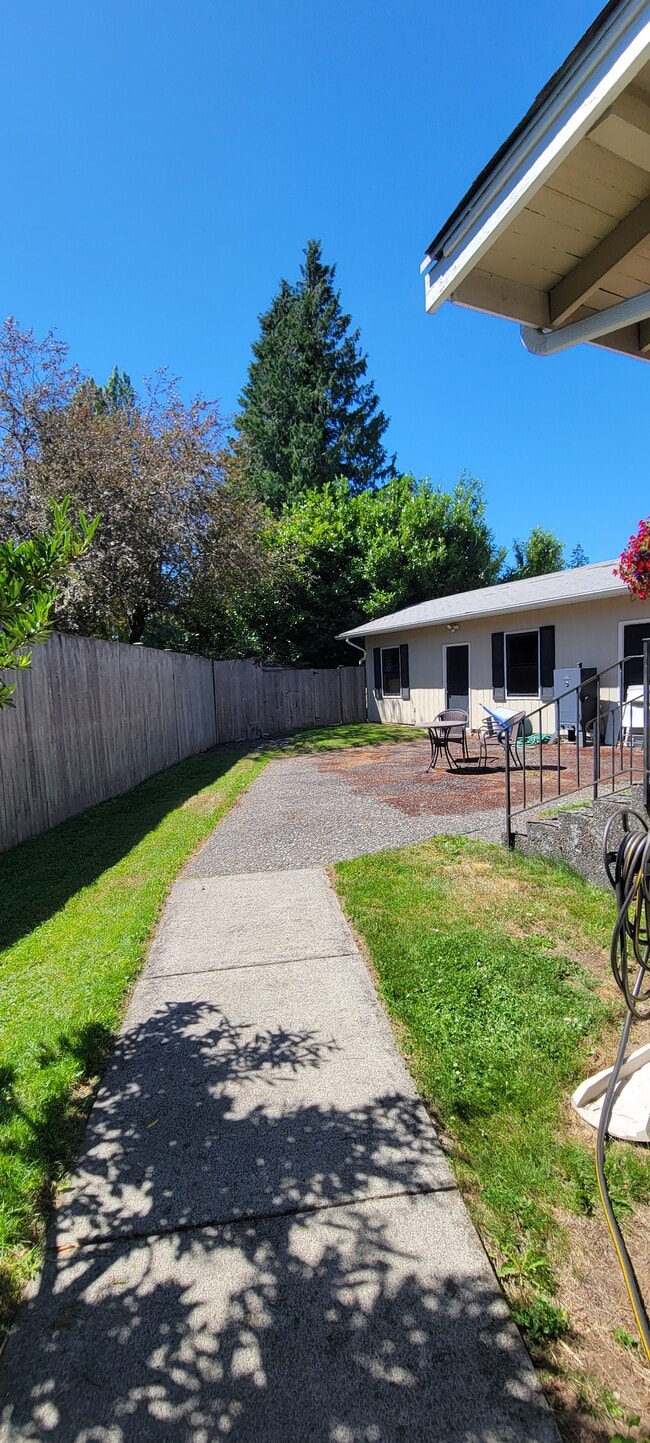 Photo - 1102 E Victor St