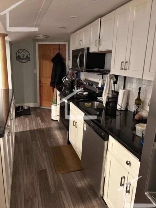 Building Photo - GARDEN LEVEL RENOVATED 2 BED IN ALLSTON!!! Rental