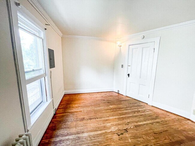 Photo - 705 E Seneca St