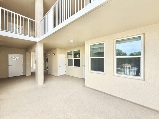 Photo - 960 Starkey Rd