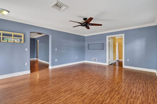 Photo - 1005 Selkirk St