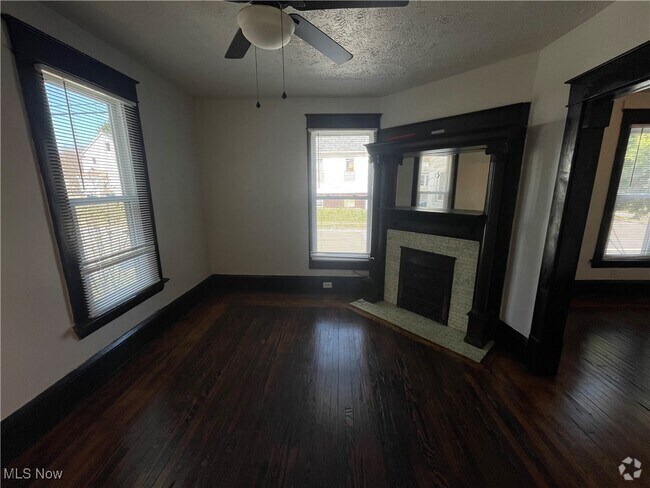 Building Photo - 1052 Yale St Unit 1 Rental