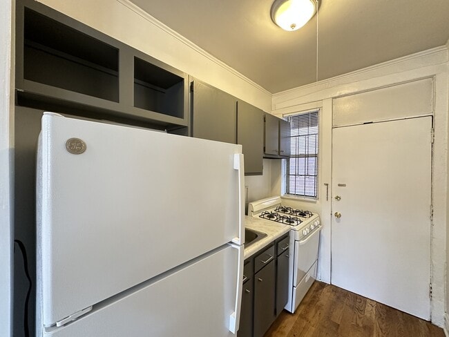 Photo - 631 W Barry Ave Unit S4