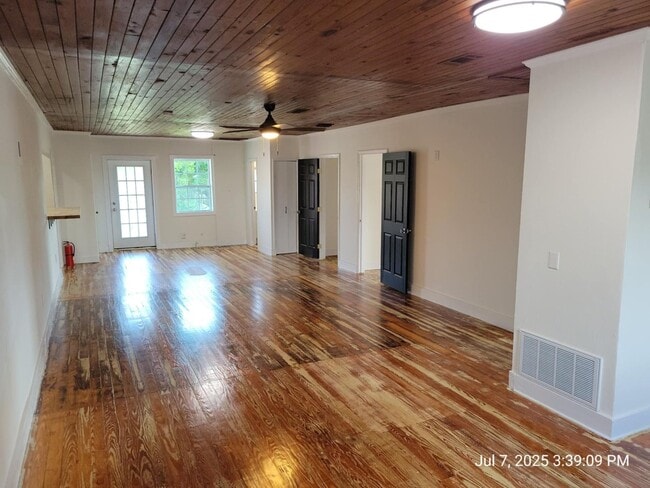 Building Photo - 4 Bedroom Historic Residential Unit Near Downtown Pensacola